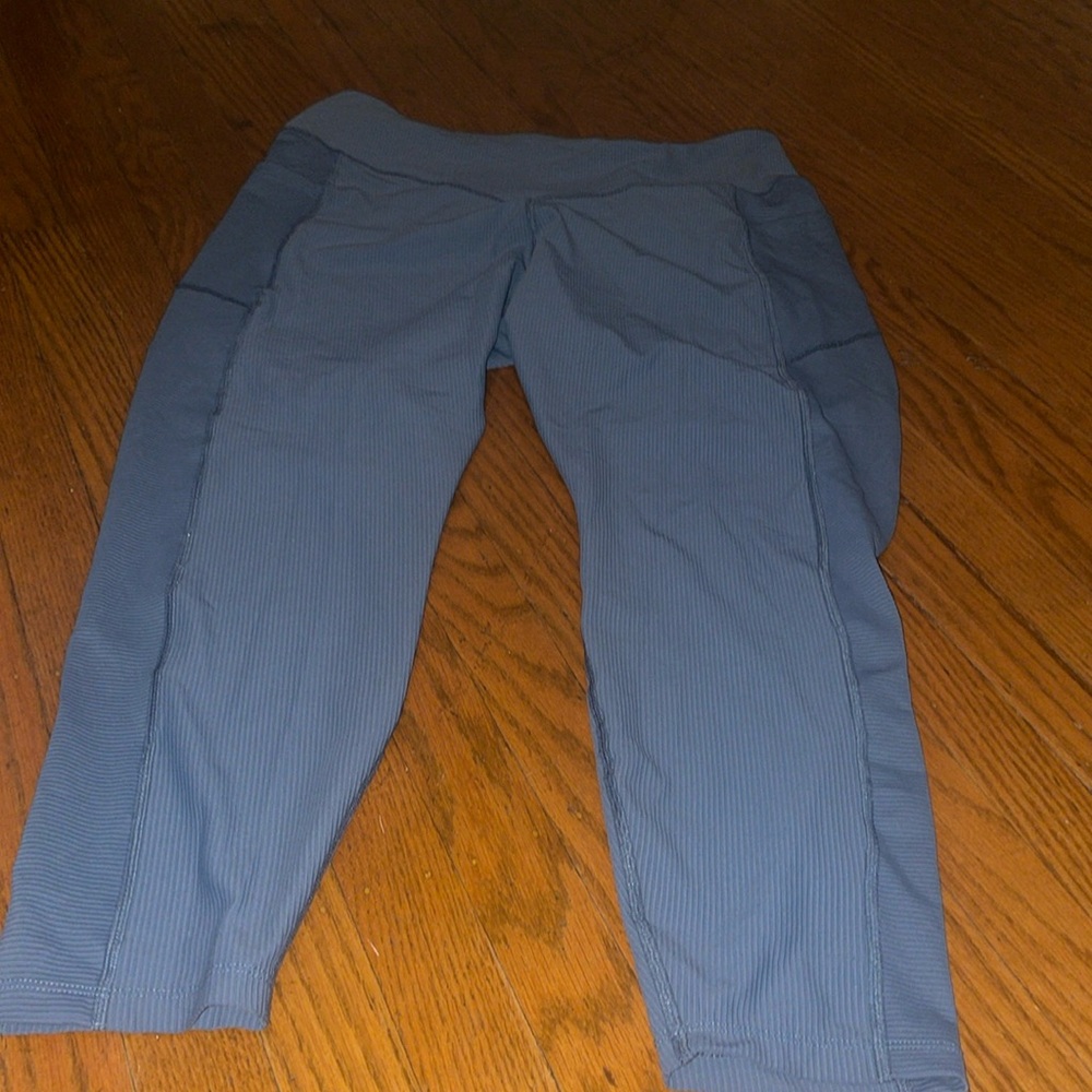Blue ribbed leggings